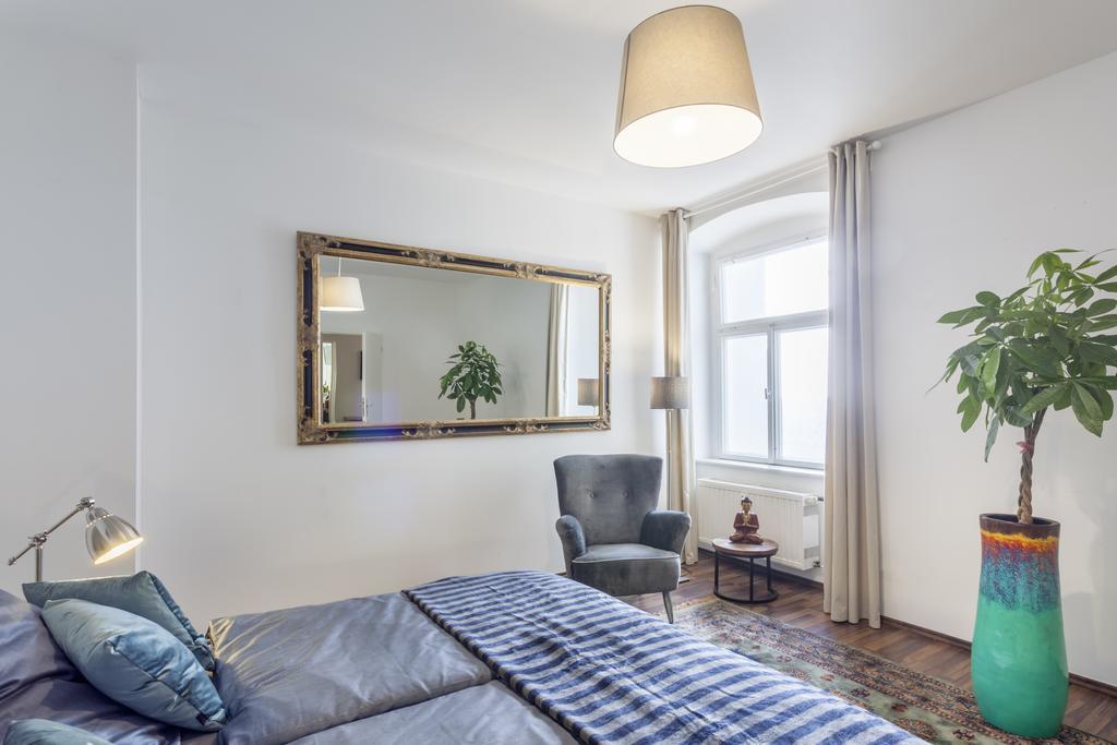The Rheinsberger - Cosy 2Br One Living Room Up To 6 Берлін Екстер'єр фото